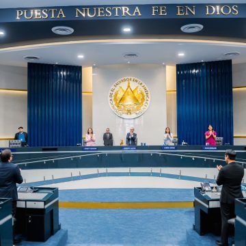APRUEBAN REFORMA CONSTITUCIONAL PARA QUE SALVADOREÑOS EN EL EXTERIOR ELIJAN DIPUTADOS PROPIOS