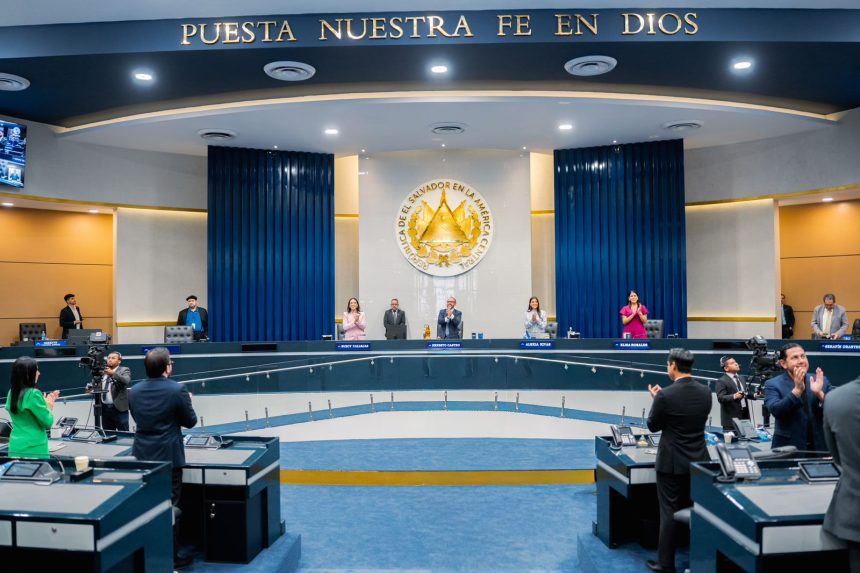 APRUEBAN REFORMA CONSTITUCIONAL PARA QUE SALVADOREÑOS EN EL EXTERIOR ELIJAN DIPUTADOS PROPIOS