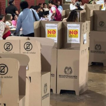 colo MÁS DE 41.4 MILLONES DE COLOMBIANOS ACUDEN A LAS URNAS PARA ELEGIR PRESIDENTE