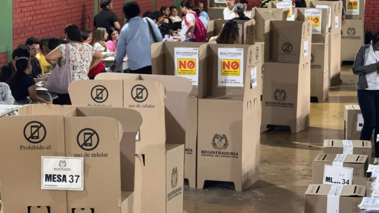 colo MÁS DE 41.4 MILLONES DE COLOMBIANOS ACUDEN A LAS URNAS PARA ELEGIR PRESIDENTE