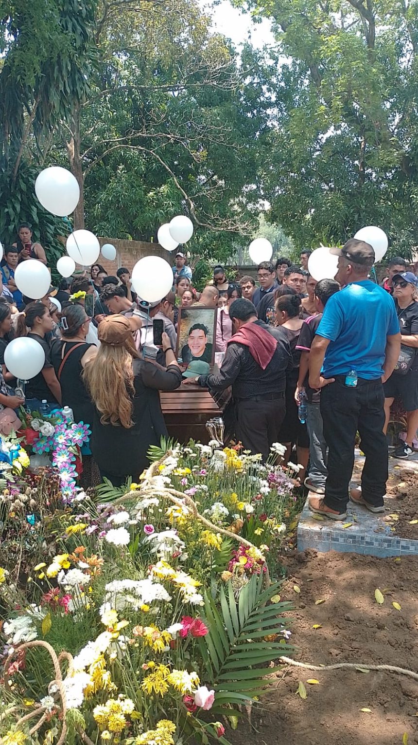 DIERON EL ÚLTIMO ADIÓS A BRAYAN CERÓN EN CHALCHUAPA