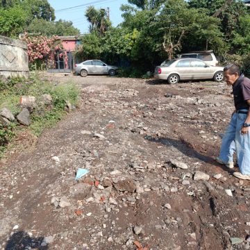RESIDENTES DENUNCIAN DETERIORO DE CALLES EN LA COLONIA FERROCARRIL DE SANTA ANA