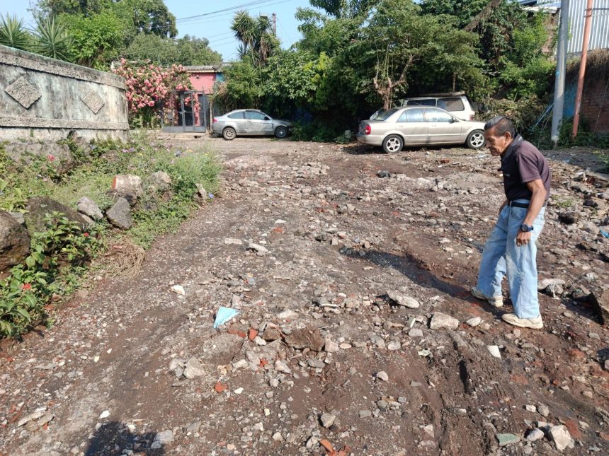 RESIDENTES DENUNCIAN DETERIORO DE CALLES EN LA COLONIA FERROCARRIL DE SANTA ANA