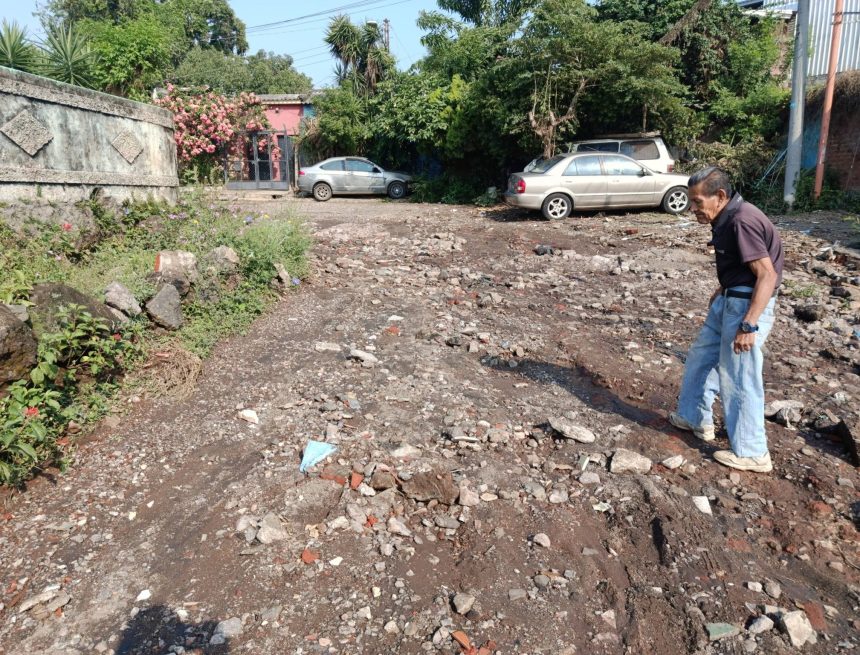 RESIDENTES DENUNCIAN DETERIORO DE CALLES EN LA COLONIA FERROCARRIL DE SANTA ANA