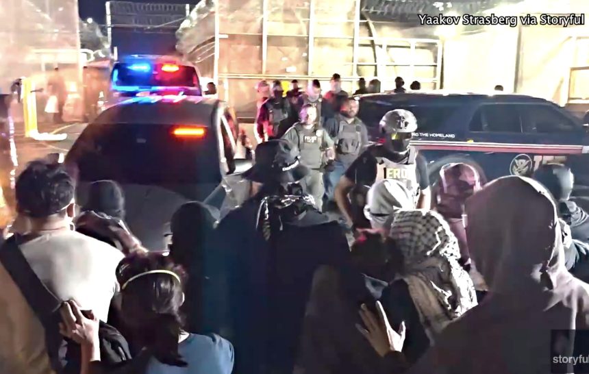 ice 2 “ESTO NO ES UN HOLIDAY INN”: SECRETARIO DE SEGURIDAD NACIONAL DEFIENDE CONDICIONES EN CENTRO DE DETENCIÓN DE NUEVA JERSEY