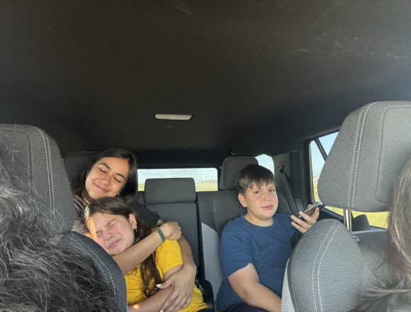 ICE LIBERA A FAMILIA VENEZOLANA DETENIDA EN TEXAS TRAS SEMANAS BAJO CUSTODIA