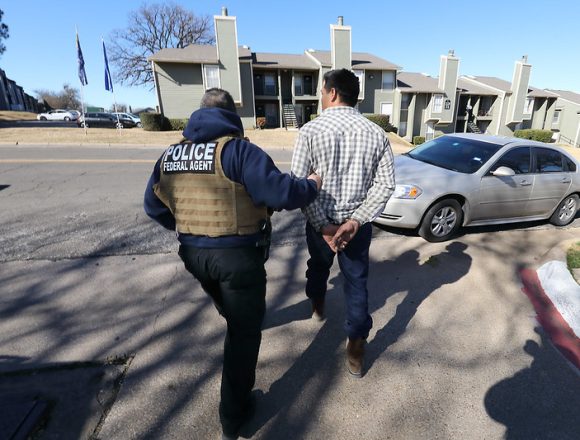ice NUEVA YORK PROHÍBE OPERATIVOS DE ICE EN ESCUELAS E IGLESIAS SIN ORDEN JUDICIAL