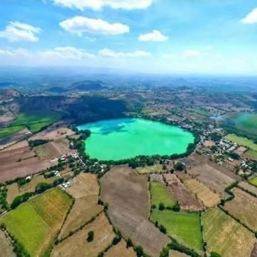 laguna 1 CALOR EXTREMO TRANSFORMA LAS AGUAS DE LA LAGUNA DE APASTEPEQUE EN TONO TURQUESA