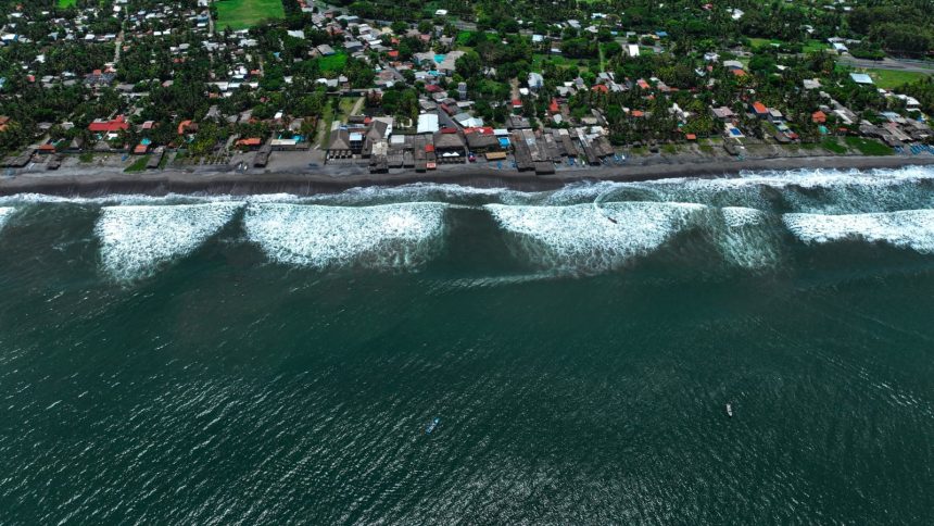 olas 1 OLEAJE MÁS RÁPIDO Y ALTO AFECTARÁ LA COSTA SALVADOREÑA ENTRE EL 31 DE MAYO Y EL 2 DE JUNIO
