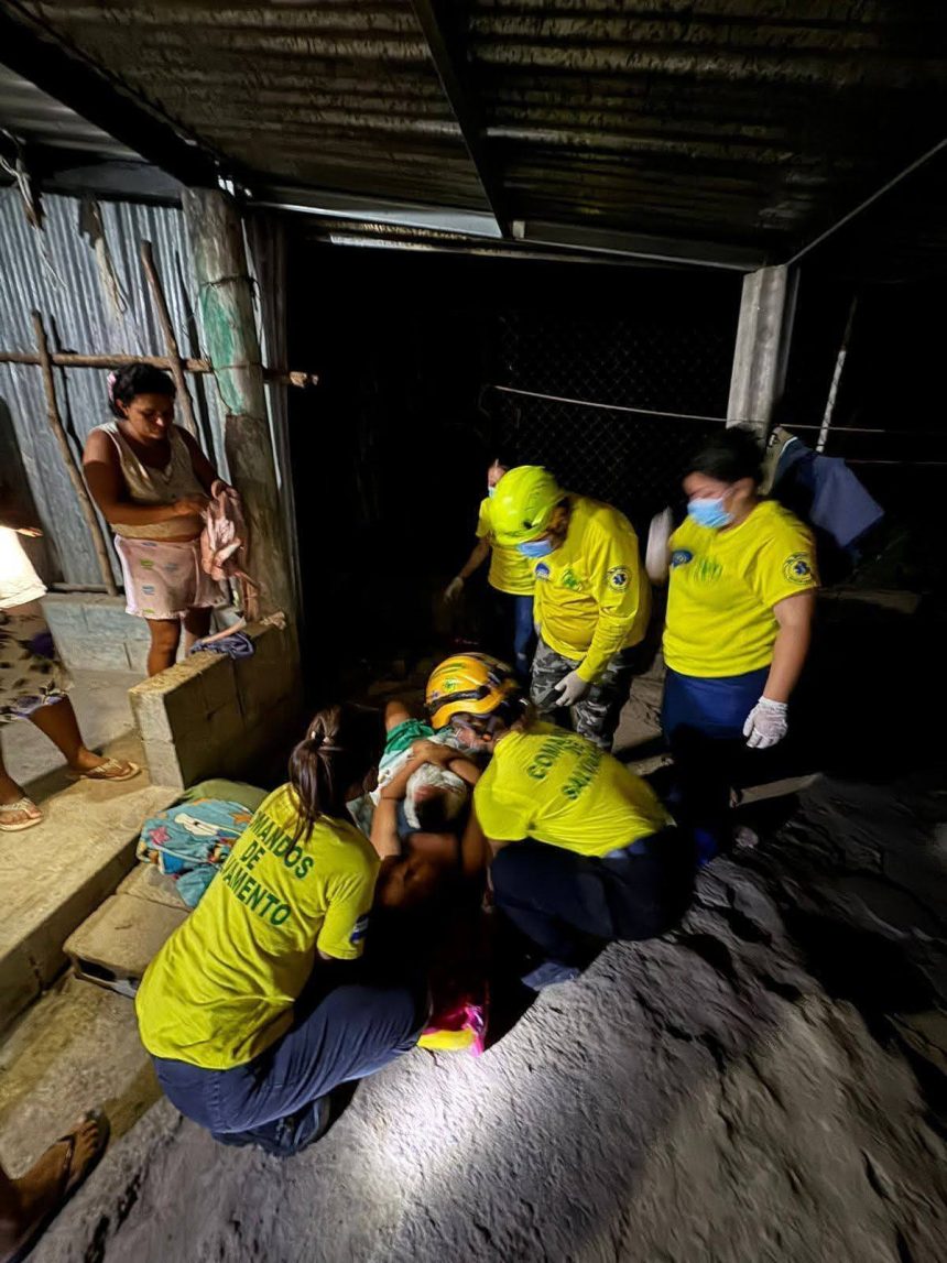 COMANDOS DE SALVAMENTO ASISTE PARTO DE EMERGENCIA EN ZACATECOLUCA