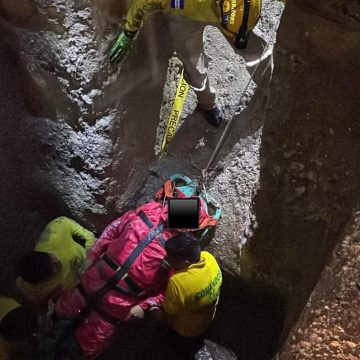 MOTOCICLISTA MUERE TRAS CAER EN CAJA RESIDUAL EN CONSTRUCCIÓN DURANTE LAS LLUVIAS EN SAN SALVADOR
