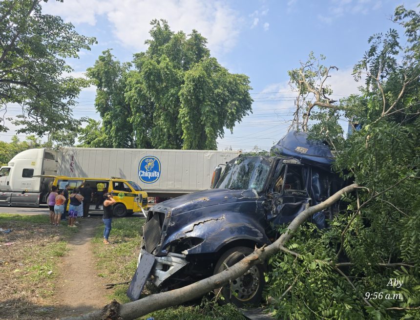 santa 1 PERSONA RESULTA LESIONADA EN ACCIDENTE DE TRÁNSITO SOBRE LA CARRETERA PANAMERICANA