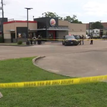 DOS MENORES RESULTAN LESIONADOS EN TIROTEO EN ESTACIONAMIENTO DE BURGER KING EN HOUSTON