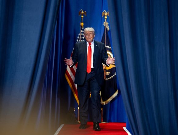 TENSIÓN CON IRÁN: TRUMP ADVIERTE POSIBLES ACCIONES EN MEDIO DE NEGOCIACIONES