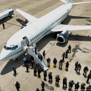 vene EE. UU. DEPORTA A OTROS 126 VENEZOLANOS EN VUELO DE REPATRIACIÓN HACIA MAIQUETÍA