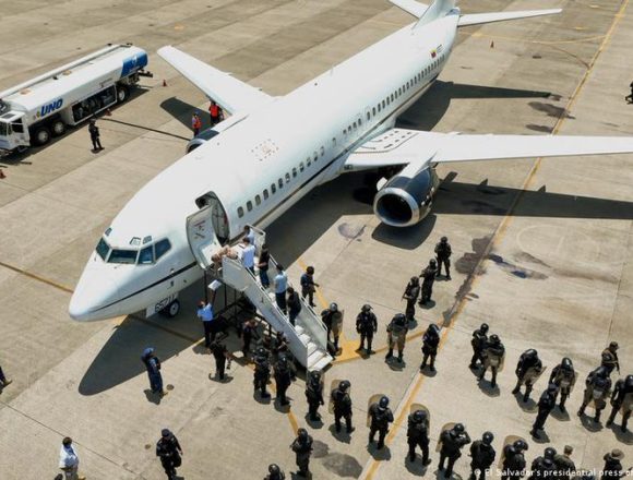 EE. UU. DEPORTA A OTROS 126 VENEZOLANOS EN VUELO DE REPATRIACIÓN HACIA MAIQUETÍA