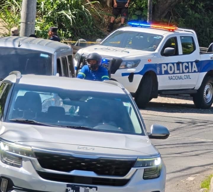 AGUA LOCALIZAN SIN VIDA A UN HOMBRE EN EL PUENTE DE AGUA CALIENTE EN SOYAPANGO