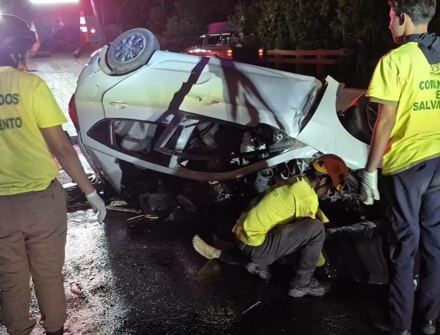 DOS JÓVENES FALLECEN EN TRÁGICO ACCIDENTE DE TRÁNSITO EN IZALCO, SONSONATE