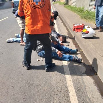 DOS JÓVENES RESULTARON LESIONADOS TRAS ACCIDENTE DE MOTOCICLETA EN SANTA ANA