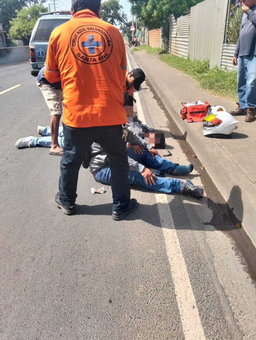 DOS JÓVENES RESULTARON LESIONADOS TRAS ACCIDENTE DE MOTOCICLETA EN SANTA ANA