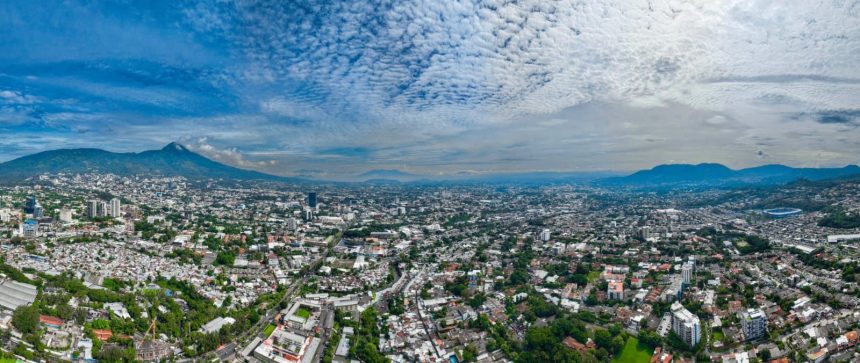 calor AMBIENTE CALUROSO Y LLUVIAS CON TORMENTAS SE PREVÉN PARA ESTE MARTES EN EL SALVADOR
