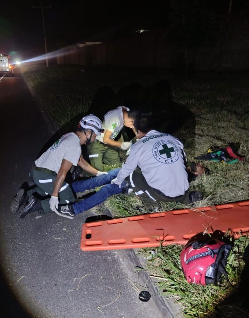 MOTOCICLISTA RESULTA LESIONADO EN ACCIDENTE DE TRÁNSITO EN LA CARRETERA A CHALCHUAPA