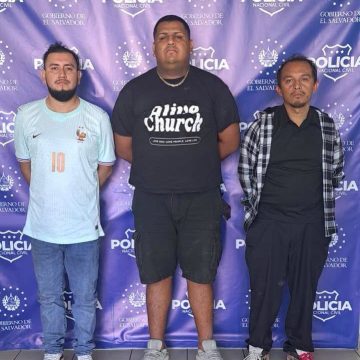 chiflados 3 PNC CAPTURA A TRES HOMBRES ACUSADOS DE INTENTAR ESTAFAR CON VENTA DE VEHÍCULO ALQUILADO EN EL SALVADOR