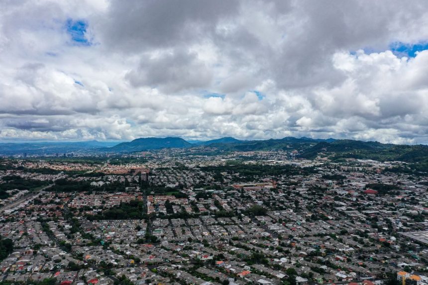 AMBIENTE CALUROSO Y POSIBILIDAD DE LLUVIAS Y TORMENTAS PARA ESTE MIÉRCOLES EN EL SALVADOR