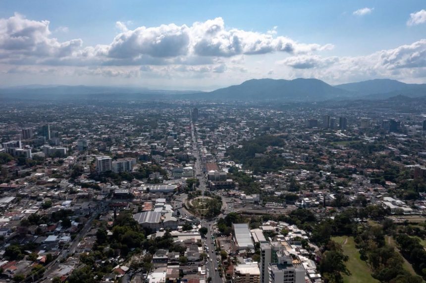 clima 23 PRONOSTICAN LLUVIAS Y TORMENTAS PARA LA TARDE Y NOCHE DE ESTE LUNES EN EL SALVADOR