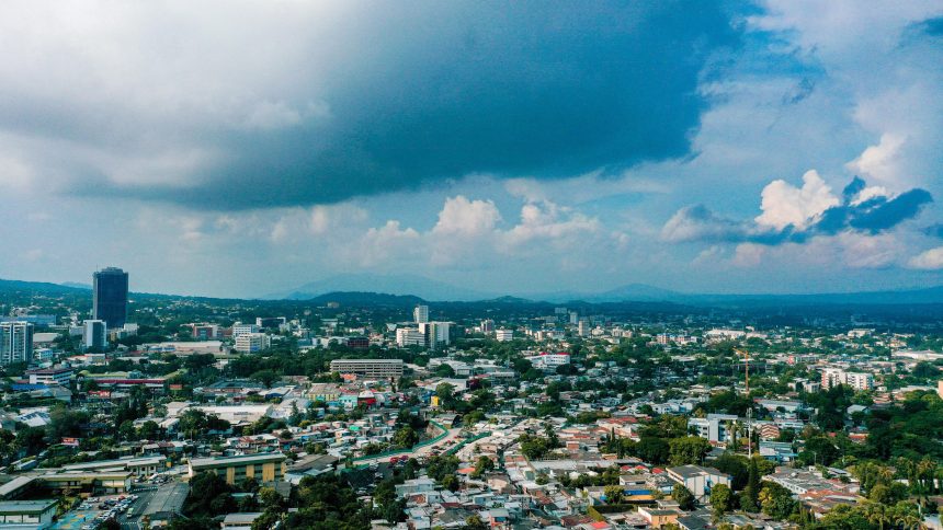 clima hoy AMBIENTE CALUROSO Y LLUVIAS CON TORMENTAS ELÉCTRICAS SE PREVÉN PARA ESTE MIÉRCOLES EN EL SALVADOR