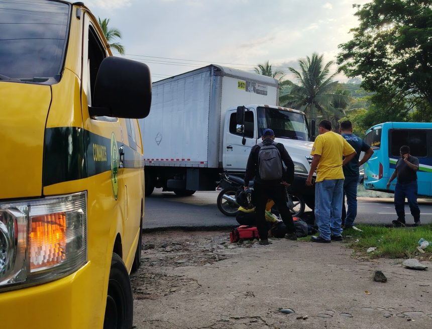 comandos 2 DOS ACCIDENTES DE TRÁNSITO DEJAN TRES LESIONADOS EN LA CARRETERA PANAMERICANA ENTRE SANTA ANA Y LA LIBERTAD