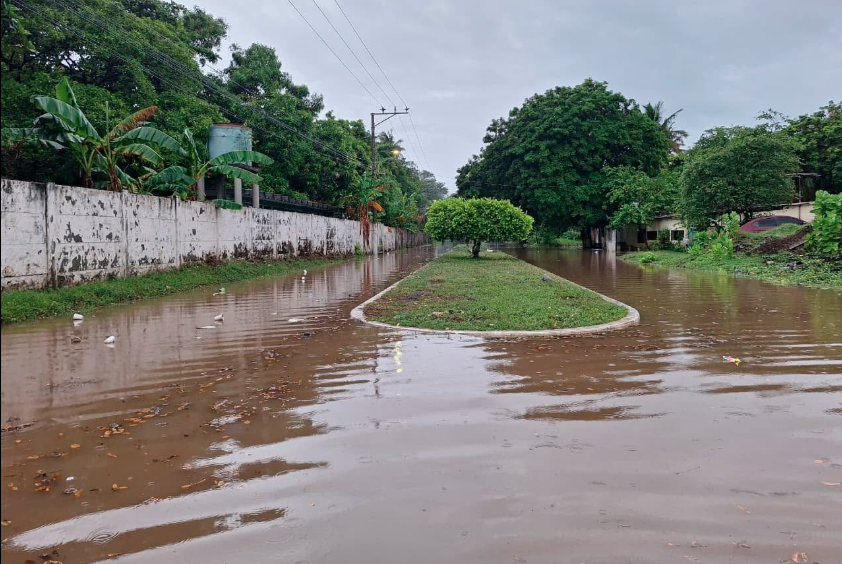 concha 2 INUNDACIÓN AFECTA TRAMO DEL BULEVAR CONCHALÍO EN PUERTO DE LA LIBERTAD