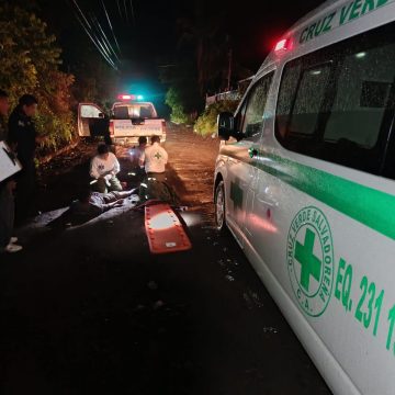 cruz 1 CRUZ VERDE SANTA ANA ATIENDE A DOS MOTOCICLISTAS LESIONADOS EN DISTINTOS ACCIDENTES