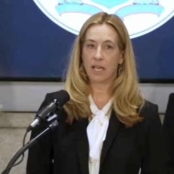 GOBERNADORA DE NUEVA JERSEY DENUNCIA RESTRICCIONES DURANTE VISITA A CENTRO DE DETENCIÓN DE ICE