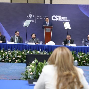 goes 4 GOBIERNO, EMPRESARIOS Y TRABAJADORES CELEBRAN SALIDA DE EL SALVADOR DE LA LISTA CORTA DE LA OIT