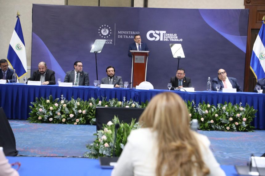 goes 4 GOBIERNO, EMPRESARIOS Y TRABAJADORES CELEBRAN SALIDA DE EL SALVADOR DE LA LISTA CORTA DE LA OIT