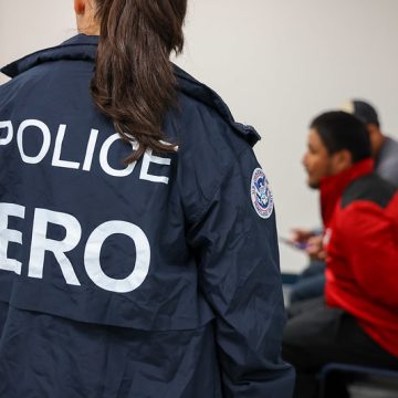 ice AUMENTA AUSENTISMO EN CORTES DE INMIGRACIÓN DE EE. UU. Y CRECEN ÓRDENES DE DEPORTACIÓN EN AUSENCIA