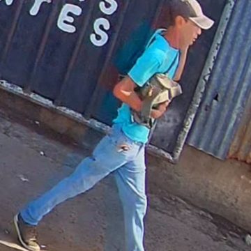 ladron 1 PNC CAPTURA A HOMBRE ACUSADO DE HURTAR MÁS DE $3,000 Y UN REVÓLVER EN EL CENTRO DE SAN SALVADOR