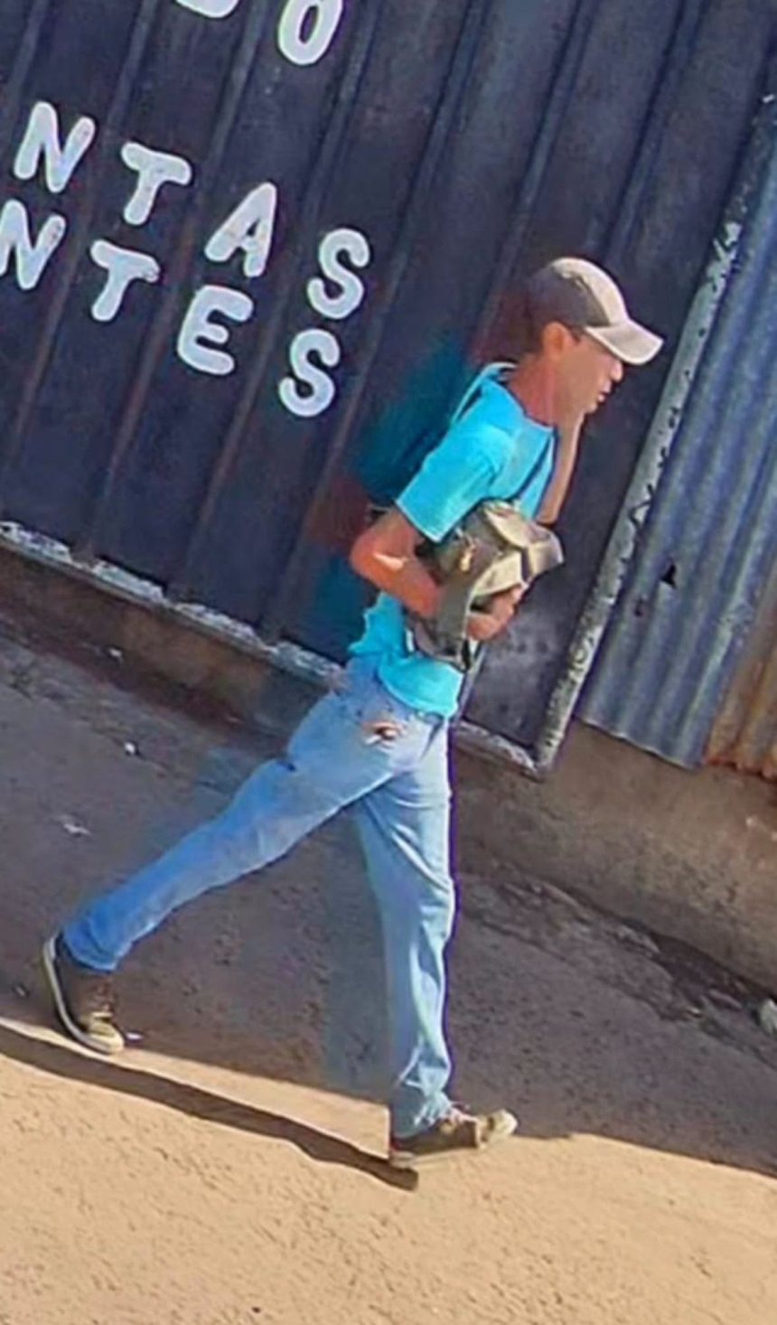 ladron 1 PNC CAPTURA A HOMBRE ACUSADO DE HURTAR MÁS DE $3,000 Y UN REVÓLVER EN EL CENTRO DE SAN SALVADOR
