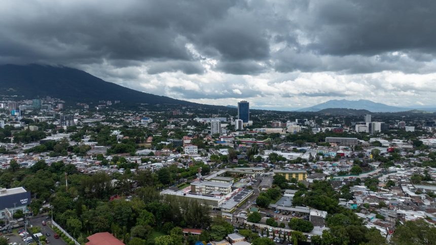 lluvias 1 LLUVIAS Y TORMENTAS CONTINUARÁN ESTE LUNES EN GRAN PARTE DEL PAÍS