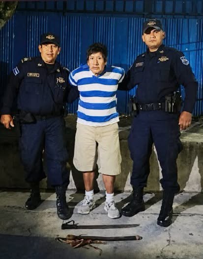 PNC CAPTURA A HOMBRE ACUSADO DE ATACAR CON UN MACHETE A OTRO SUJETO EN SAN MARCOS