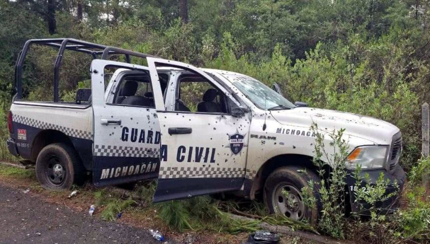 mex 2 EMBOSCADA ARMADA DEJA CINCO POLICÍAS MUERTOS Y CINCO HERIDOS EN MICHOACÁN