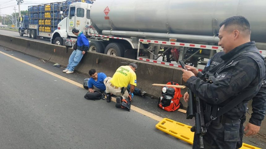 DOS MOTOCICLISTAS RESULTARON LESIONADOS EN ACCIDENTE SOBRE LA PANAMERICANA OESTE EN NEJAPA