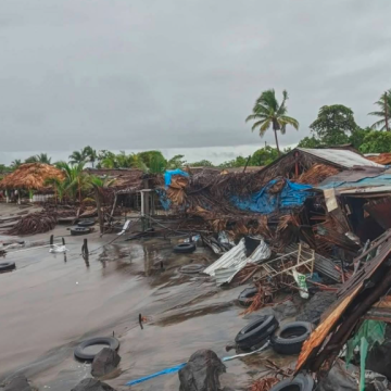 TORMENTA TROPICAL CRISTINA PROVOCA DAÑOS EN BALNEARIO DE NICARAGUA POR FUERTE OLEAJE
