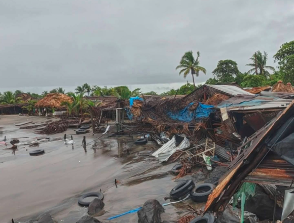 TORMENTA TROPICAL CRISTINA PROVOCA DAÑOS EN BALNEARIO DE NICARAGUA POR FUERTE OLEAJE