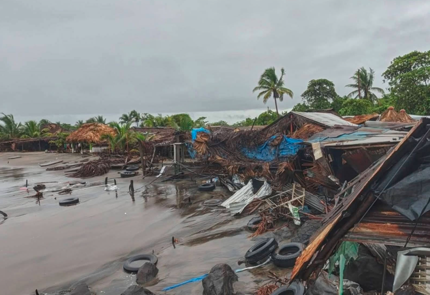 nica 1 TORMENTA TROPICAL CRISTINA PROVOCA DAÑOS EN BALNEARIO DE NICARAGUA POR FUERTE OLEAJE