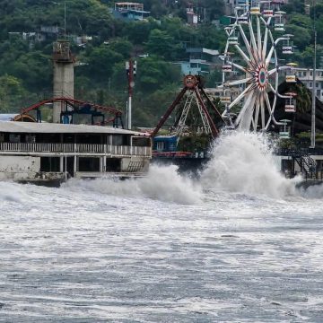 olas 4 MANTIENEN ADVERTENCIA POR OLEAJE ELEVADO Y CORRIENTES FUERTES EN LA COSTA SALVADOREÑA