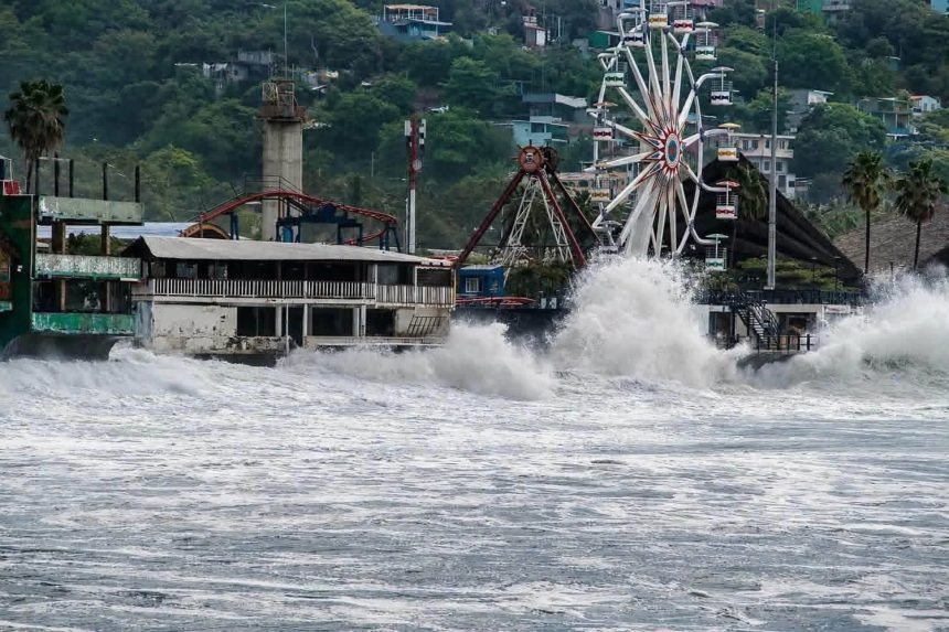 olas 4 MANTIENEN ADVERTENCIA POR OLEAJE ELEVADO Y CORRIENTES FUERTES EN LA COSTA SALVADOREÑA