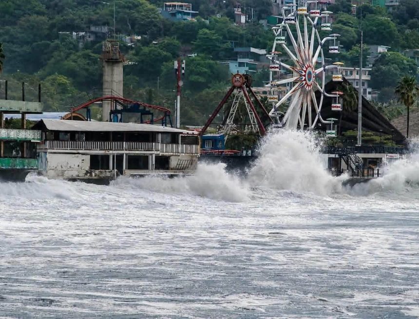 MANTIENEN ADVERTENCIA POR OLEAJE ELEVADO Y CORRIENTES FUERTES EN LA COSTA SALVADOREÑA