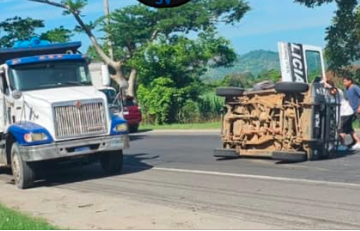 DOS AGENTES DE LA PNC RESULTAN LESIONADOS EN ACCIDENTE DE TRÁNSITO EN GUAZAPA